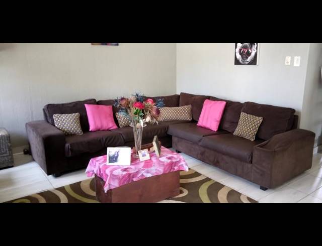 2 BEDROOM HOUSE FOR SALE IN WHITE RIVER EXT 9